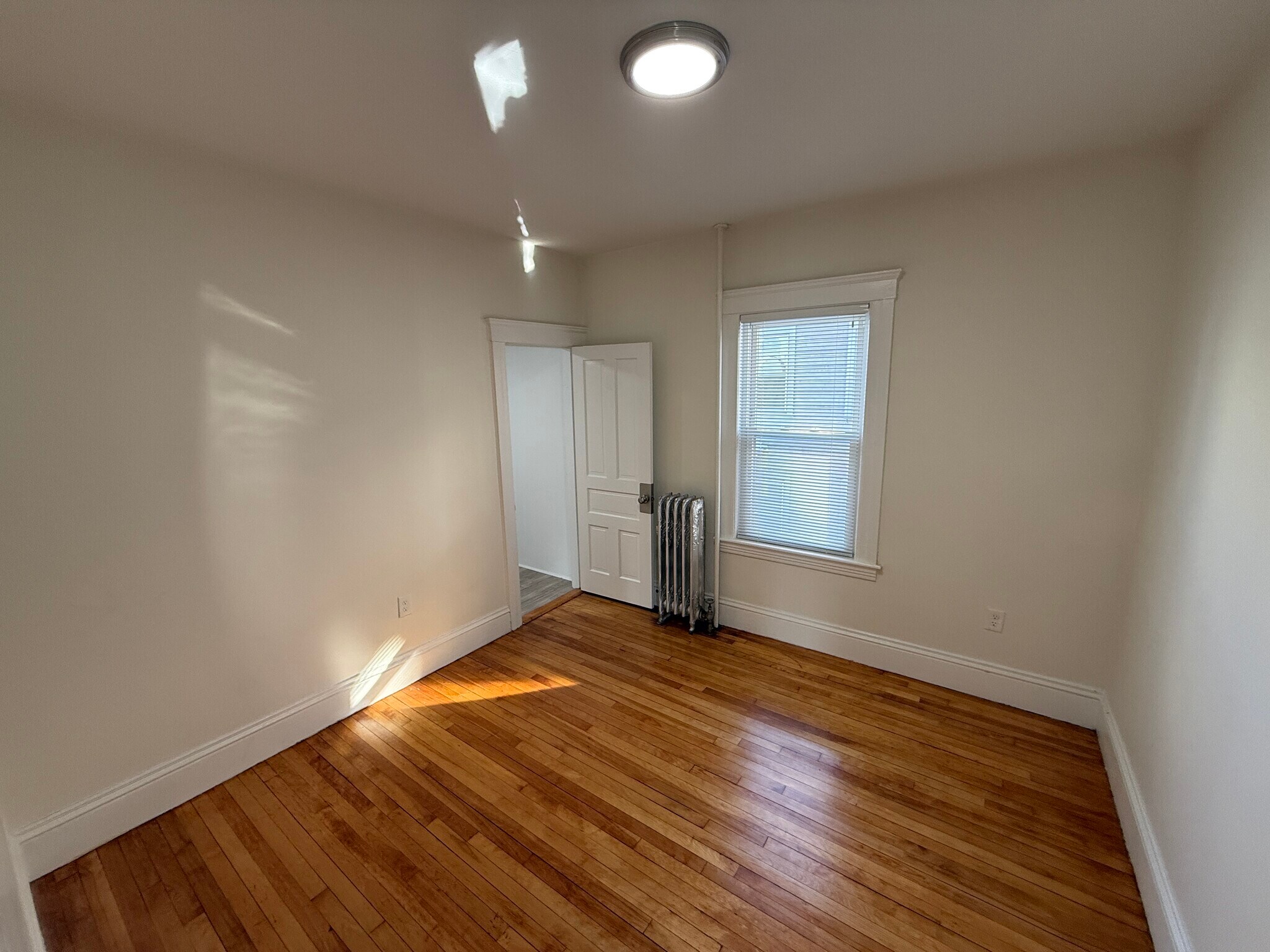 Building Photo - 148 Vernon St