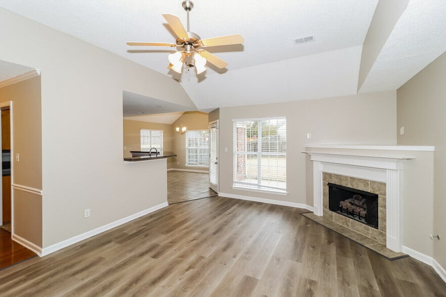 Building Photo - 6499 Sandbourne E