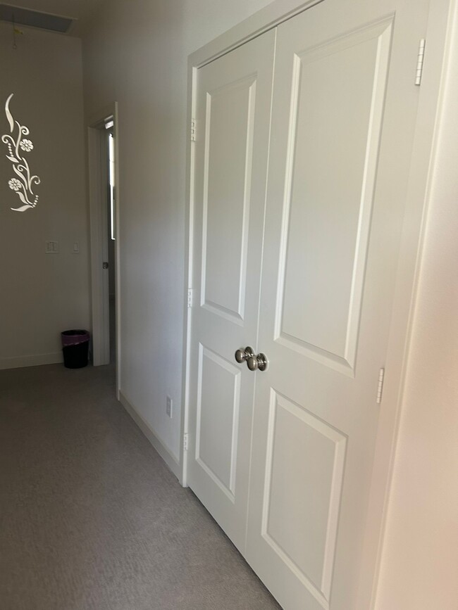 Building Photo - 344 Millstream Ct