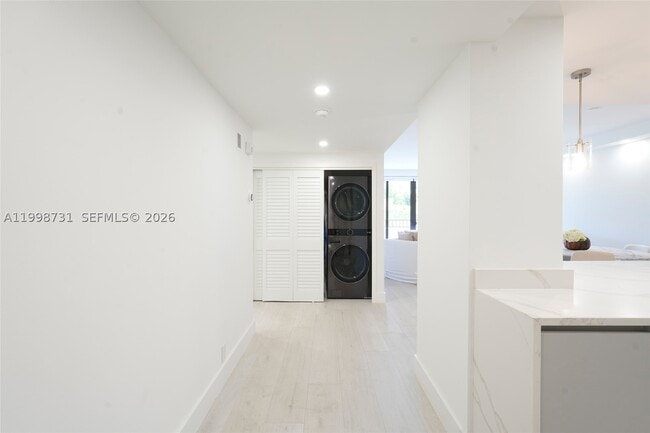 Building Photo - 251 Crandon Blvd