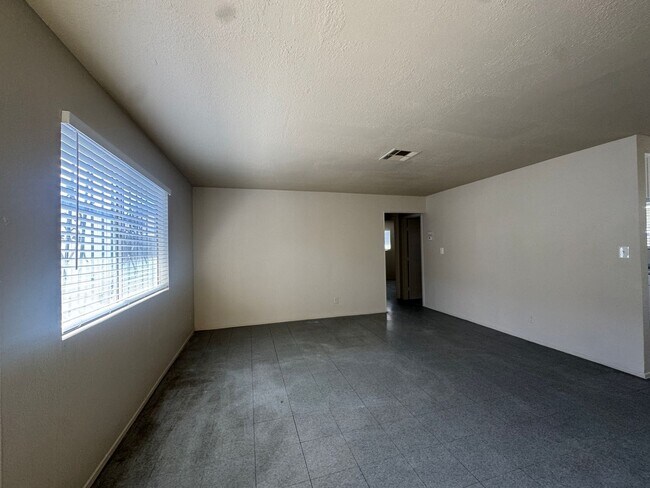 Building Photo - Bedlow Dr