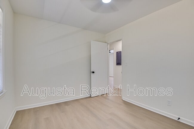 Building Photo - 2618 Providence Ct