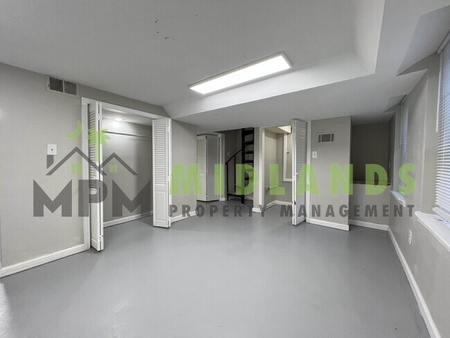 Building Photo - 948 Betsy Dr