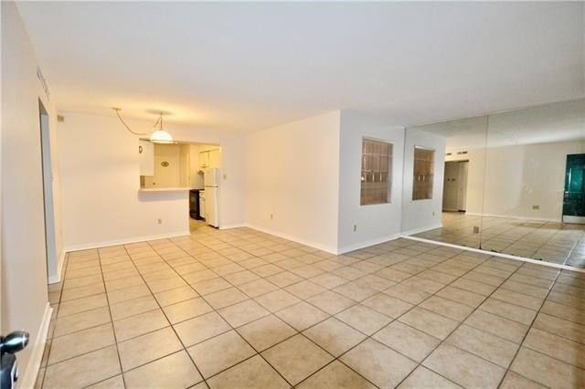 Building Photo - 3030 Edenborn Ave