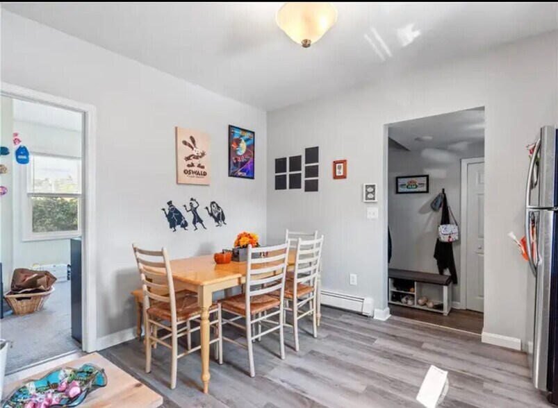 Building Photo - 406 N Broadway