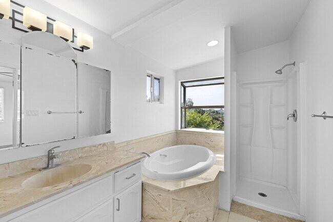 Building Photo - 5431 Mary Ln Dr