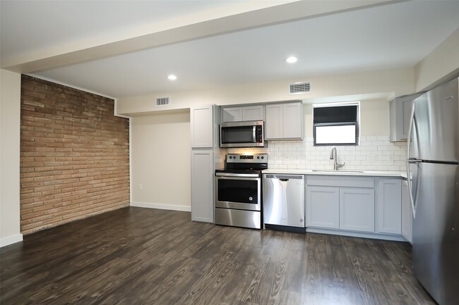 Building Photo - 5504 La Branch St