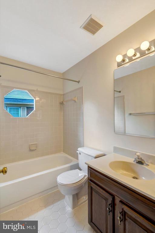 Building Photo - 5964 Norham Dr
