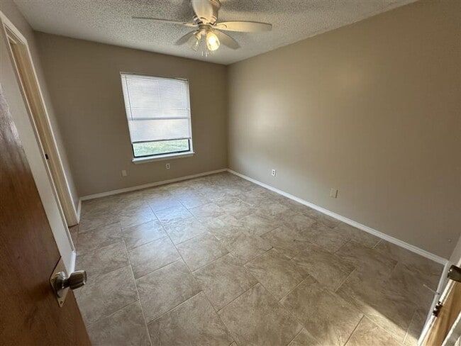 Building Photo - 12747 Candleridge Dr