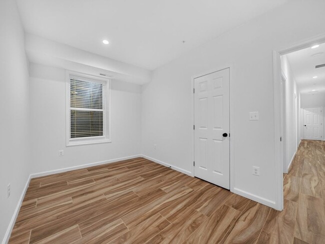 Building Photo - Newly Built 4BR/3BA Two-Level Townhome with Parking - Minutes to Navy Yard & Capitol Hill
