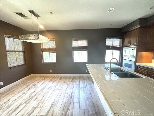Building Photo - 133 Chantilly