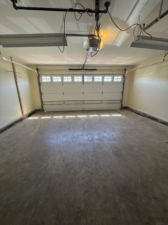 Building Photo - "Charming 3-Bedroom Retreat with Fireplace & Hardwood Floors in Fletcher, NC"