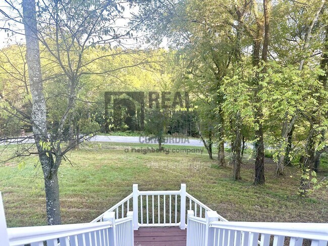 Building Photo - 286 Emily Ln