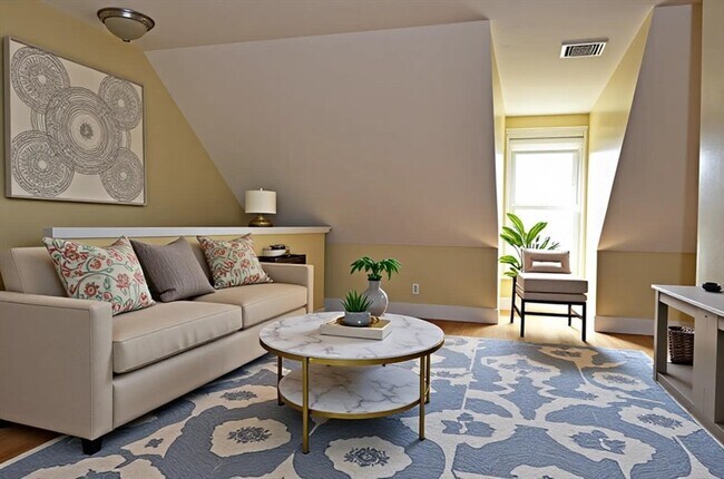 Building Photo - 68 Elm St