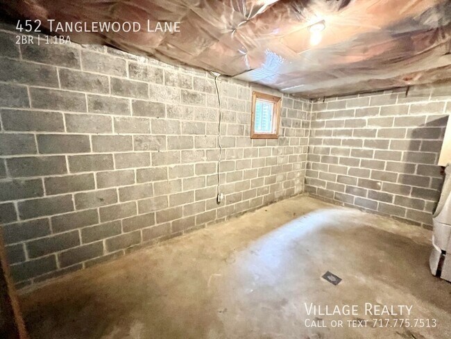 Building Photo - 452 Tanglewood Ln