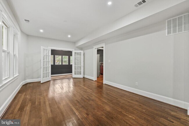 Building Photo - 3551 Hertford Pl NW
