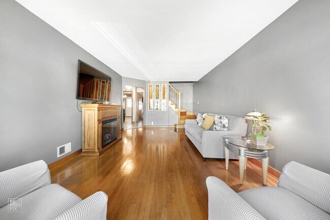 Building Photo - 5022 S Laporte Ave