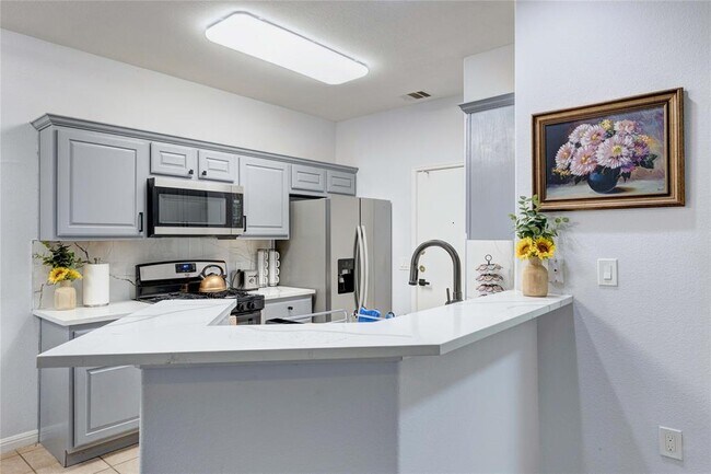 Building Photo - 7510 Lazy Creek Dr