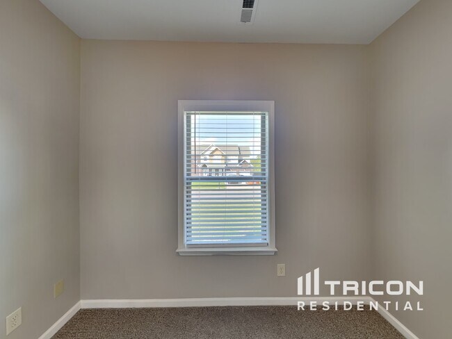 Building Photo - 1430 Raven Rd