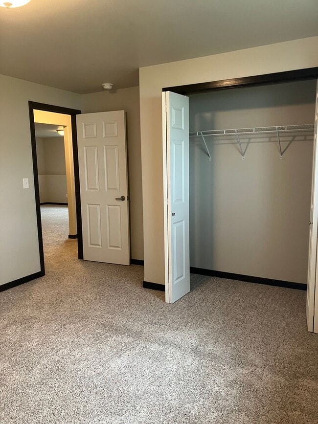 Building Photo - 4 Bed 3 Bath Single Family Home