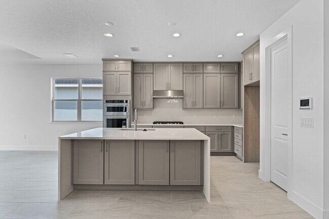 Building Photo - 1465 Stonecliff Dr