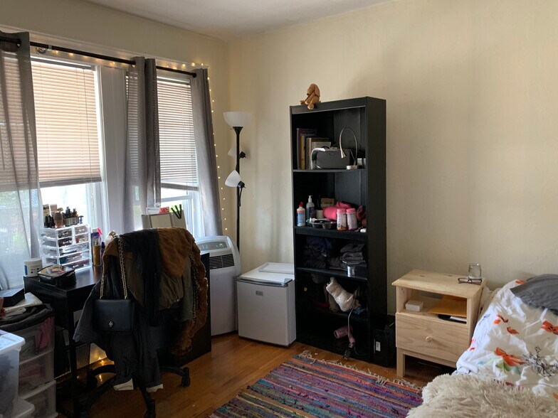 BEDROOM - 879 Broadway