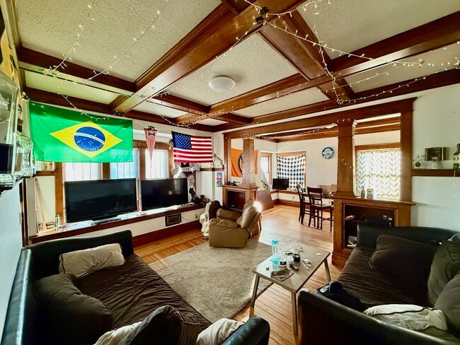 Building Photo - 422 5th St NW