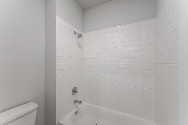 Building Photo - 6570 Scarlet Pond Ln