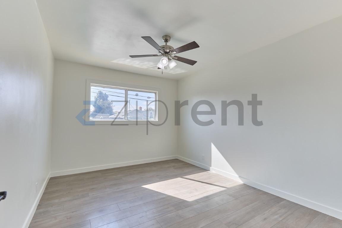 Building Photo - Unit