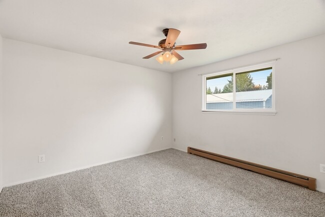 Building Photo - 13121 E Skyview Ave