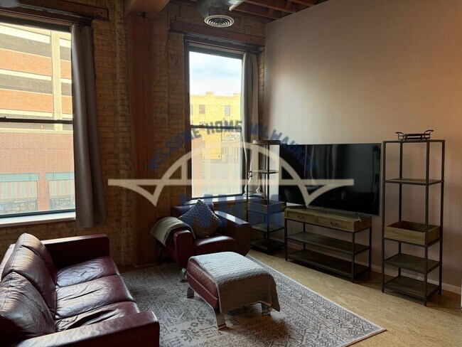 Building Photo - 141 N Water St