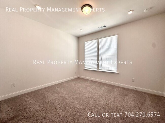 Building Photo - 5027 Layman Dr