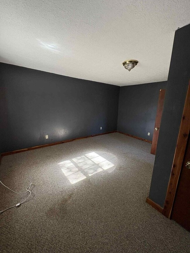 Building Photo - Peaceful Country Living