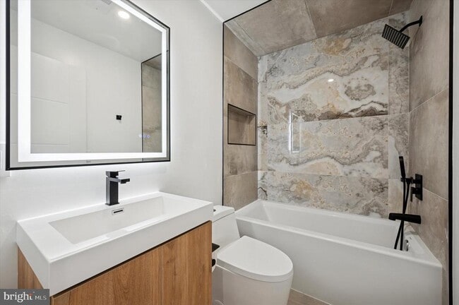 Building Photo - 331 Fountain St