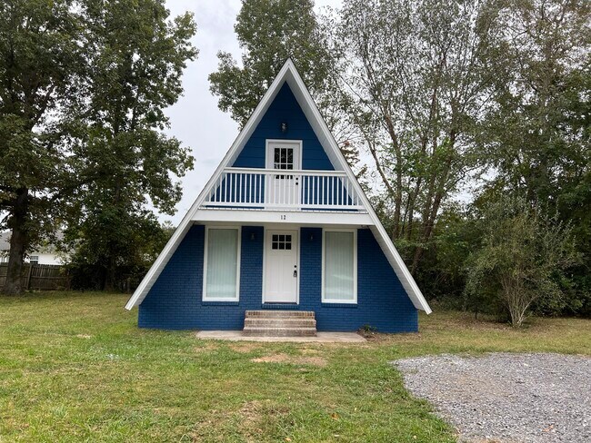 Building Photo - 12 Swiss Dr