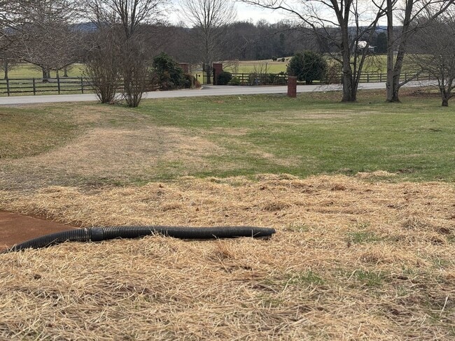 Building Photo - Large 4 Bedroom House in Quiet Country Setting