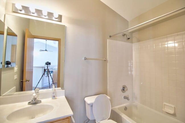 Building Photo - 2427 Sheehan Dr