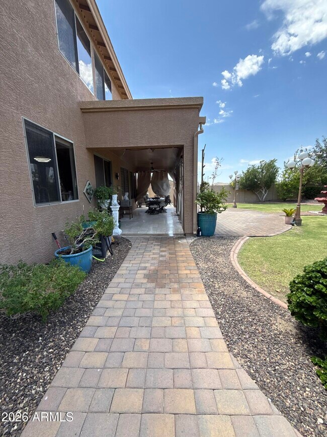 Building Photo - 3928 W Range Mule Dr