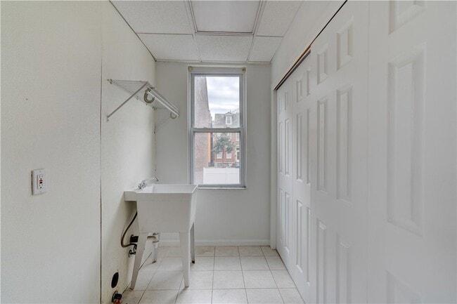 Building Photo - 5264 Dresden Wy