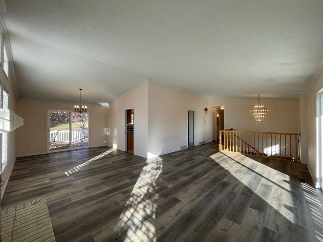 Building Photo - Spacious House on the Northeast Bench in Orem