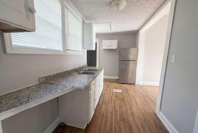 Building Photo - 3101 12th Ave