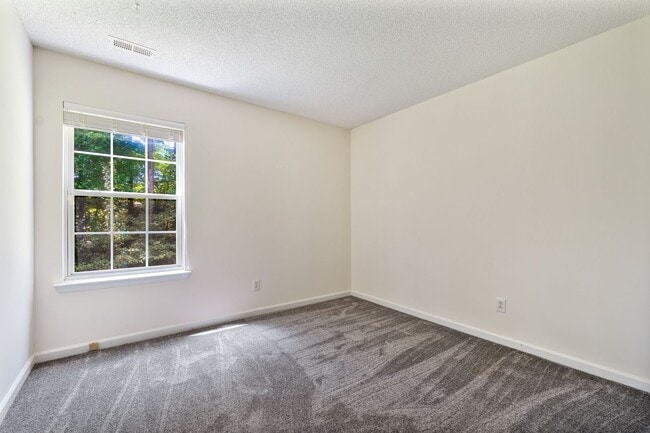 Building Photo - Charming 3-Bedroom Ranch in the Heart of D...
