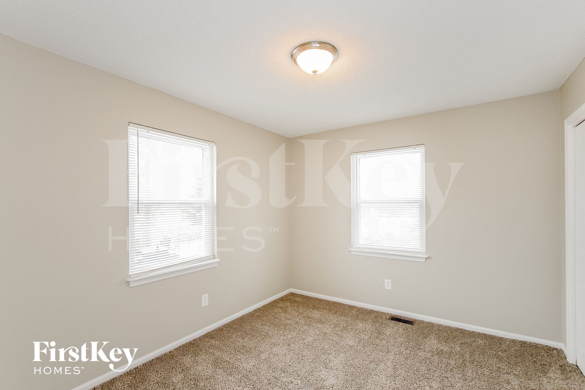 Building Photo - 2116 NE Cromwell St