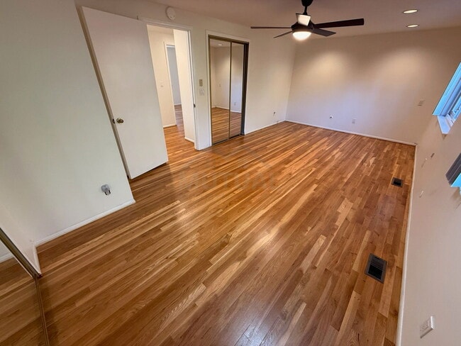 Building Photo - 7072 Lee Crest Dr