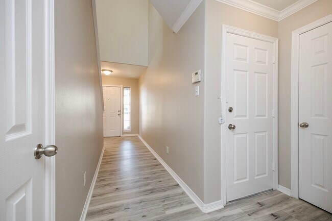 Building Photo - 4624 Larkspur St