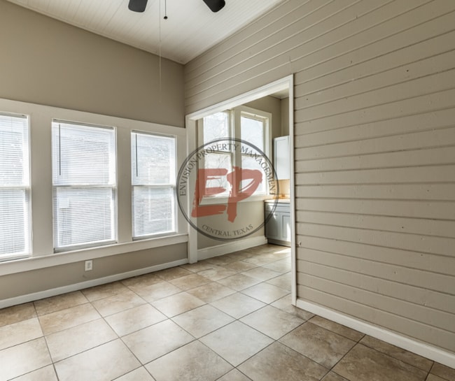 Building Photo - 2300 Washington Ave