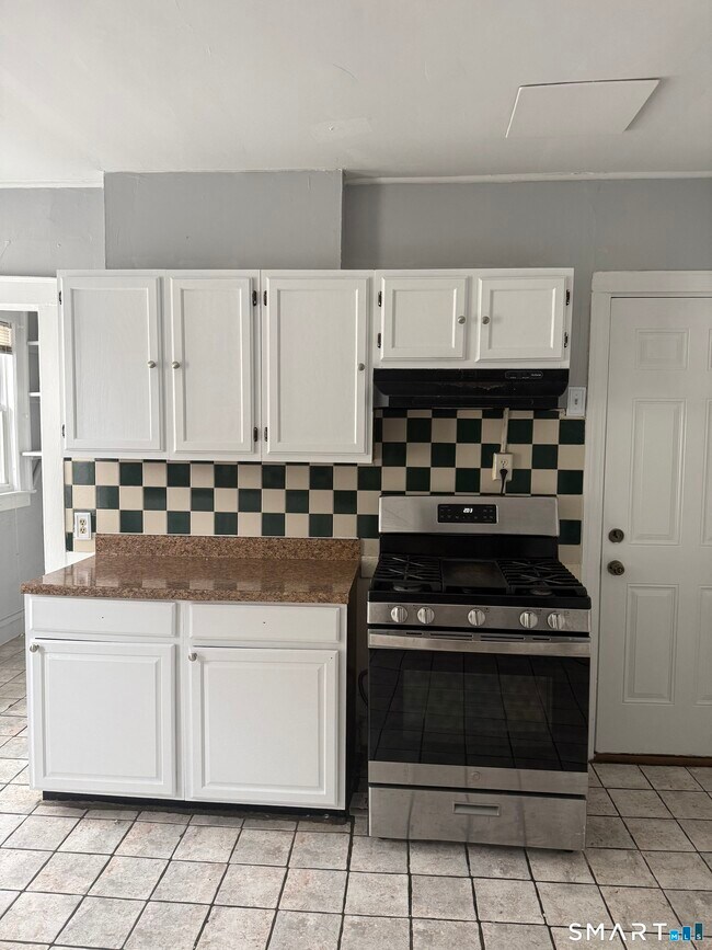 Building Photo - 165 Adelaide St