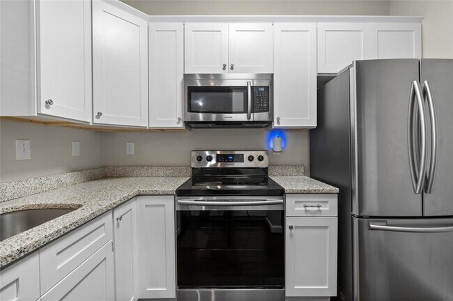 Building Photo - 2680 Pine Tree Rd NE