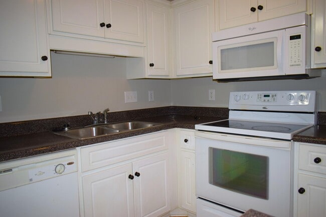 Building Photo - 106 Grove Landing Ct