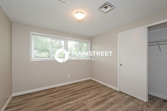 Building Photo - 4 Bedroom Pet-Friendly Home in Florissant,...